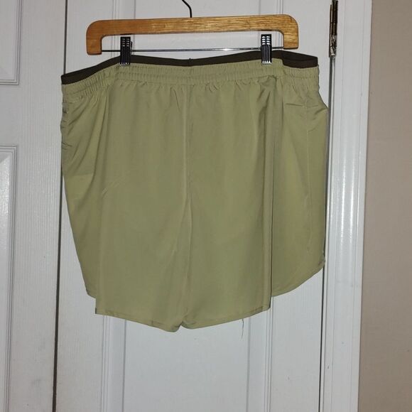 Nike Women's Tempo Lux 5" Shorts  Sz XXL NWT - Picture 2 of 4
